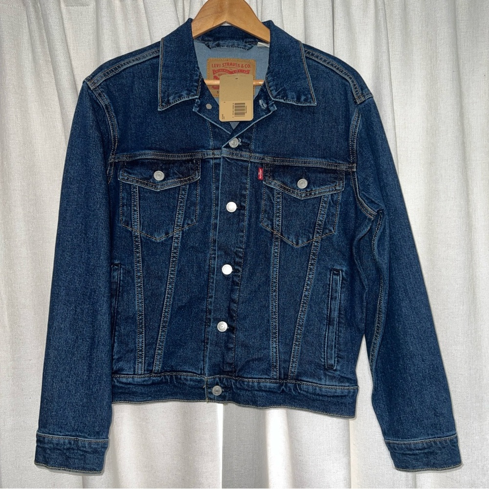 Levis Standard Mens Classic Denim Trucker Jacket Size Small NWT (irregular)